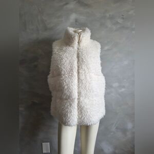 Universal Thread Womens Cozy Alpine Faux Shearling Fur Puffer Vest Sz L NWT